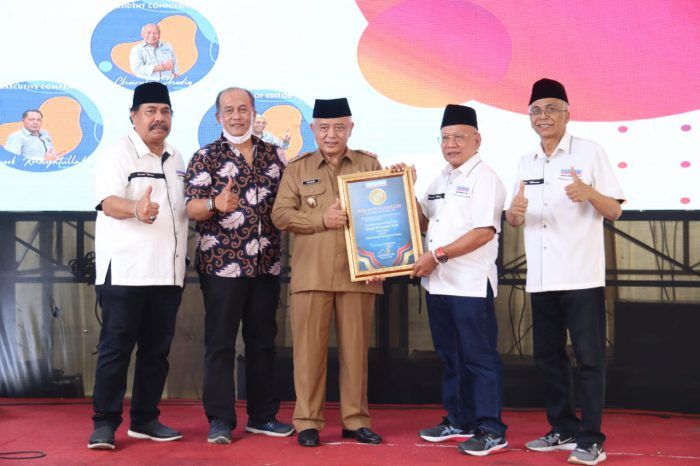 Bupati Malang Terima Penghargaan Kepala Daerah Terinovatif dari Surat Kabar Memorandum
