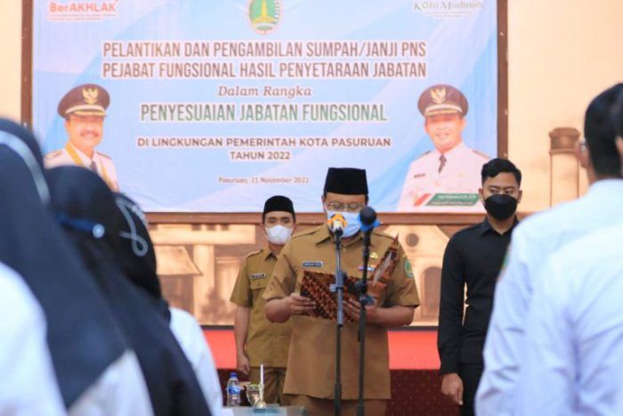 Lantik Pejabat Fungsional, Gus Ipul Ajak Bekerja Optimal untuk Rakyat