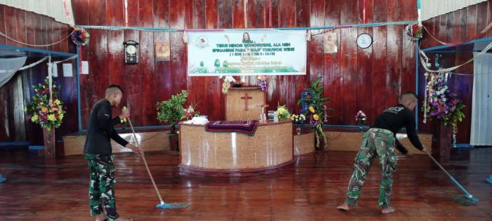 Sambut Natal, Satgas Yonif Mekanis 203/AK Karya Bhakti di Gereja Lowanim