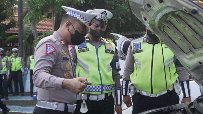 Jelang Nataru, Satlantas Polres Gresik Cek Kesiapan Ranmor dan Perlengkapan APD