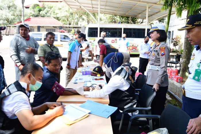 Persiapan Libur Nataru Polres Malang Cek Kendaraan dan Tes Urine Pengendara