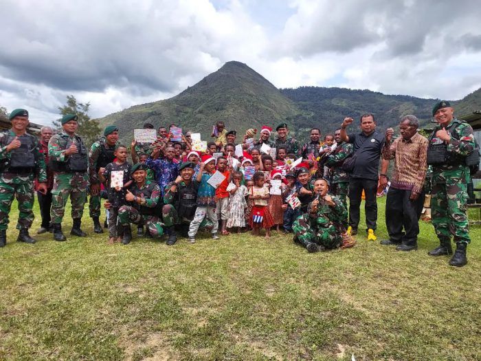 Awali Tahun 2023, Satgas Yonif Mekanis 203/AK Ibadah Bersama Jemaat Distrik Pirime