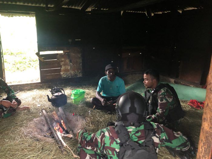 Berkeliling Kampung, Satgas Yonif Raider 142/KJ Lakukan Pelayanan Kesehatan