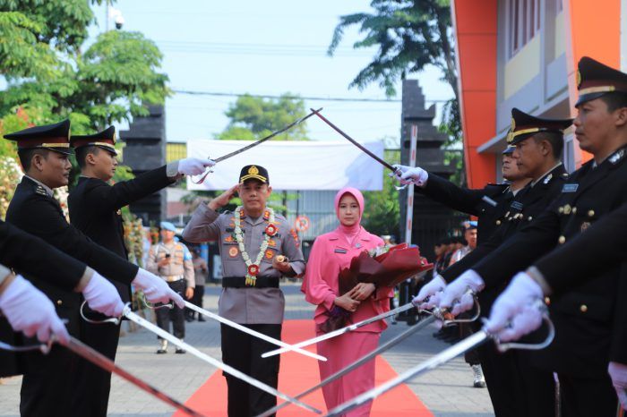 Farewell and Welcome Parade Sambut Kapolres Gresik