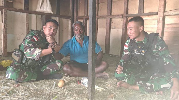 Satgas Yonif Raider 142/KJ Lebih Dekat dengan Masyarakat