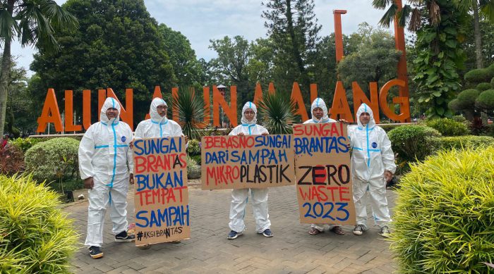 AKSI & ECOTON Ajak Warga Malang Tidak Buang Sampah Plastik Ke Sungai ...