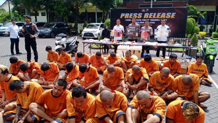 Operasi Pekat Polres Malang Amankan Ratusan Tersangka dan Barang Bukti