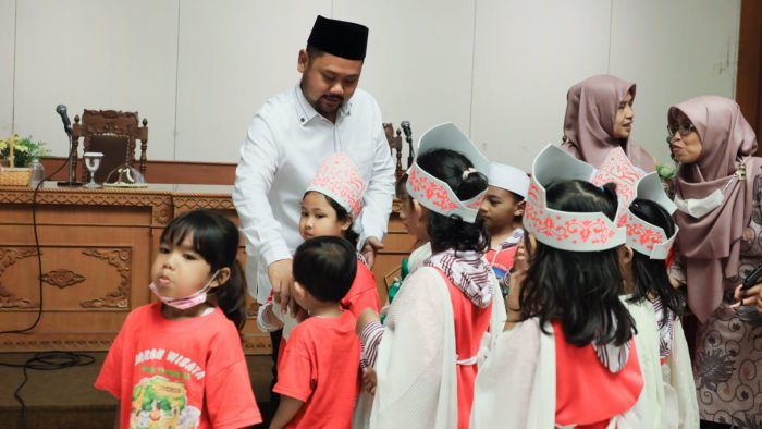 Momen Keakraban Gus Yani bersama Anak-anak