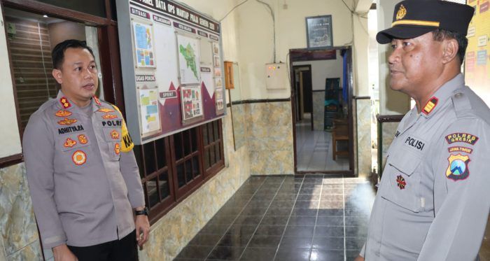 Tinjau Dua Polsek, Kapolres Gresik: Tetap Bersyukur Jalani Tugas dengan Baik