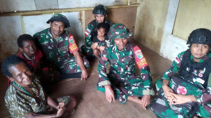 Bentuk Perhatian, Babinsa Koramil Jila Kunjungi Anak Stunting