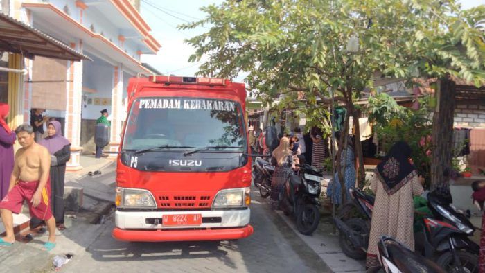 Ditinggal ke Tambak, Sebuah Rumah di Desa Ngawen Sidayu Dilalap Si Jago Merah