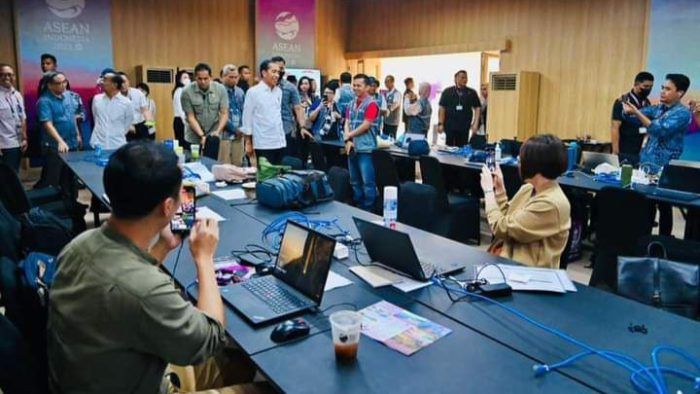 Presiden Jokowi Tinjau Pusat Media KTT Ke-42 ASEAN