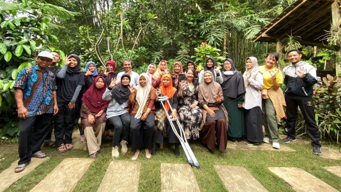 Jaga Ekosistem dan Kualitas Air Sungai Brantas melalui Pelatihan Produk Ramah Lingkungan 3S