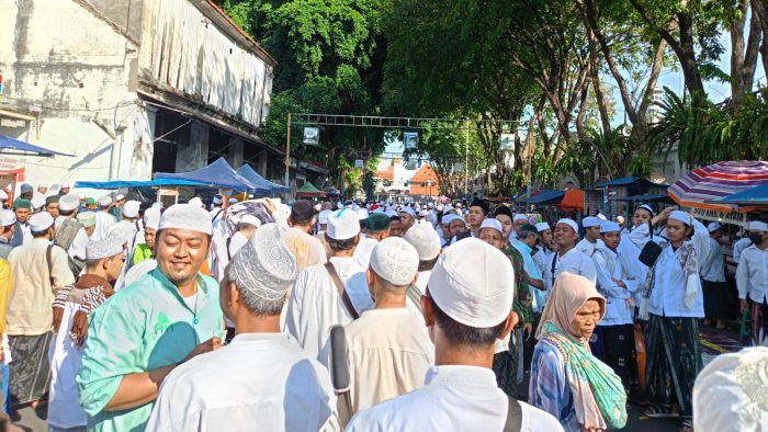 Ribuan Jemaah Padati Puncak Haul Ke-68 Habib Abu Bakar bin Muhammad Assegaf Gresik