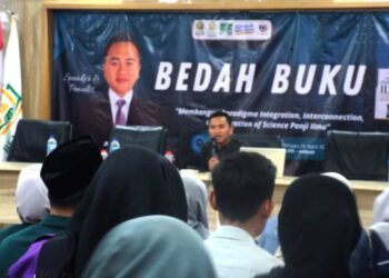 Bedah Buku di Universitas Islam Al Azhar Gresik, BEM Dorong Integrasi Ilmu dan Nilai Keislaman