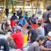 Kolaborasi warga UM mulai dari dosen, tenaga kependidikan hingga mahasiswa dalam mensukseskan prosesi penyembelihan dan distribusi hewan kurban
