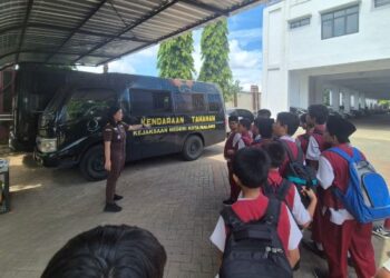 Siswa SD Islam Al-Ulum Belajar Hukum di Kejari Kota Malang