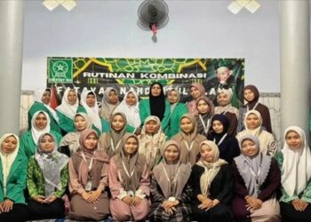 KKN Al-Qolam dan Fatayat NU Bersinergi Bangun Kampungbaru Kediri