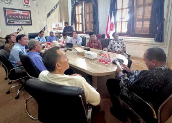 Audiensi warga RW 11 Kelurahan Sawojajar di ruang Fraksi PKS. (Foto: Dokumentasi Fraksi PKS DPRD Kota Malang)
