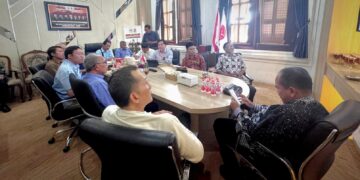 Audiensi warga RW 11 Kelurahan Sawojajar di ruang Fraksi PKS. (Foto: Dokumentasi Fraksi PKS DPRD Kota Malang)