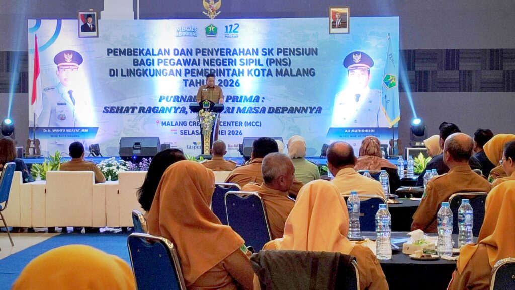 Sambuta Walikota Malang, Wahyu Hidayat saat penyerahan SK Pensiun PNS di lingkungan Pemkot Malang di MCC Kota Malang, Selasa (19/05/2026)