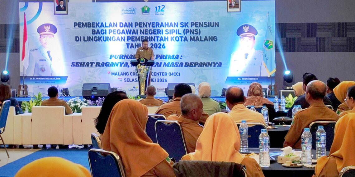 Sambuta Walikota Malang, Wahyu Hidayat saat penyerahan SK Pensiun PNS di lingkungan Pemkot Malang di MCC Kota Malang, Selasa (19/05/2026)