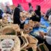 UMM Tinggalkan Kresek, 2.500 Paket Kurban Dibagikan Pakai Besek Bambu