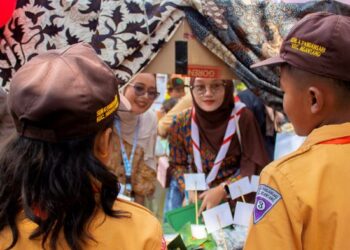 Mahasiswa KKN Al-Qolam Malang Ajari Pramuka Siaga Berwirausaha Sejak Dini
