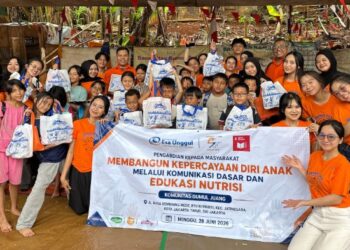 Mahasiswa FIKOM Esa Unggul Edukasi Gizi dan Percaya Diri Anak