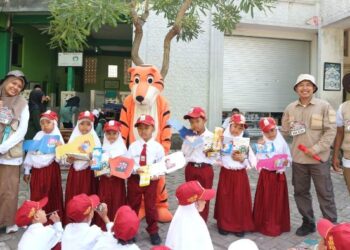 MPLS Ramah SD NU Nurul Ishlah Gresik Tanamkan Karakter Anak Hebat