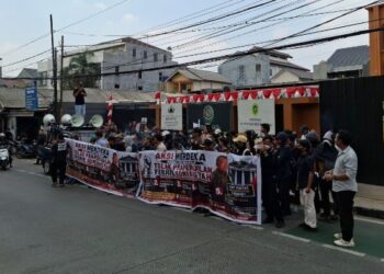 Jelang Putusan Praperadilan Febrie, Ratusan Massa Datangi PN Jaksel