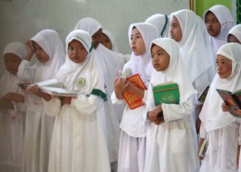 Maulid Nabi di MI Al-Karimi Gresik, Siswa Diajak Teladani Akhlak Rasulullah