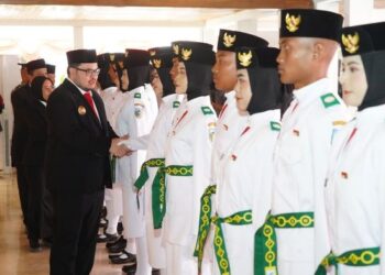 Kukuhkan 75 Paskibraka, Mas Dhito Minta Jadi Teladan dan Jaga Pancasila