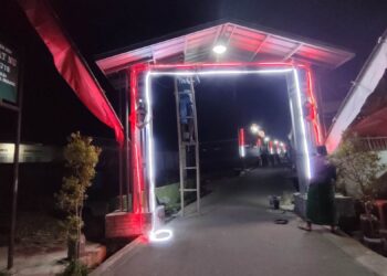 Sambut HUT Ke-81 RI, Warga Desa Belung Hias Gang Sunan Gunungjati dengan Lampu Merah Putih