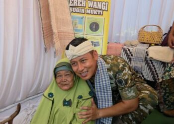 Aksi Dandim Majalengka Rangkul Pengrajin Tenun Gadod Curi Perhatian Warga, Ada Pesan Menyentuh