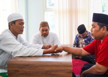 Isa Mantap Masuk Islam di MUI Gresik, Mengaku dari Hati Nurani