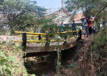 Akses Lumpuh, Warga Tebuwung Gresik Desak Perbaikan Jembatan