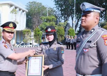 Polres Gresik Raih Pelayanan Prima Nasional, 5 Personel Diganjar Penghargaan