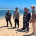 Pantai Balekambang Dipadati Wisatawan, Polisi Ingatkan Larangan Berenang