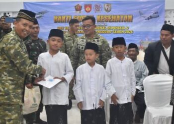 Anak Kelas 1 SD Ikut Sunatan Massal Gratis Kodim Wonosobo