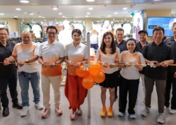Manzone dan Cleo Luncurkan Activewear dari Daur Ulang Botol Plastik