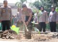 Green Policing, Polresta Malang Kota Tanam Pohon Buah untuk Warga