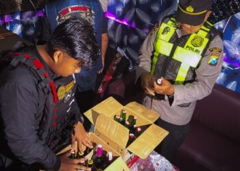 Razia Miras di Kebomas Gresik, Polisi Sita 47 Botol dari Dua Lokasi