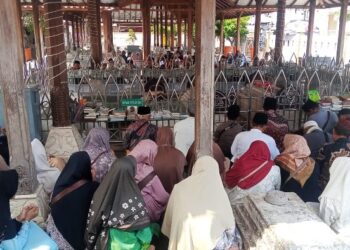 Peziarah Makam Sunan Gresik Meningkat di Hari Santri