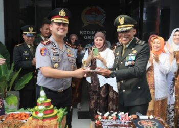 HUT ke-81 TNI, Polres Gresik Beri Kejutan ke Makodim