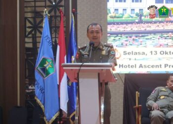 Satpol PP Kota Malang Sosialisasi Ciri Rokok Ilegal ke Pedagang Pasar