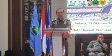 Satpol PP Kota Malang Sosialisasi Ciri Rokok Ilegal ke Pedagang Pasar