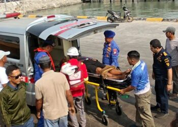 ABK Sesak Napas di Kapal, Satpolairud Gresik Evakuasi ke RS