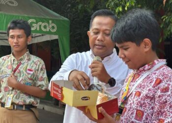 CEO Family Bakery Bagikan Kiat Sukses Usaha ke Siswa SMPN 1 Gresik