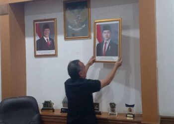 Usai Putusan MK, Wakil Ketua DPRD Kota Sukabumi Turunkan Foto Wapres Gibran